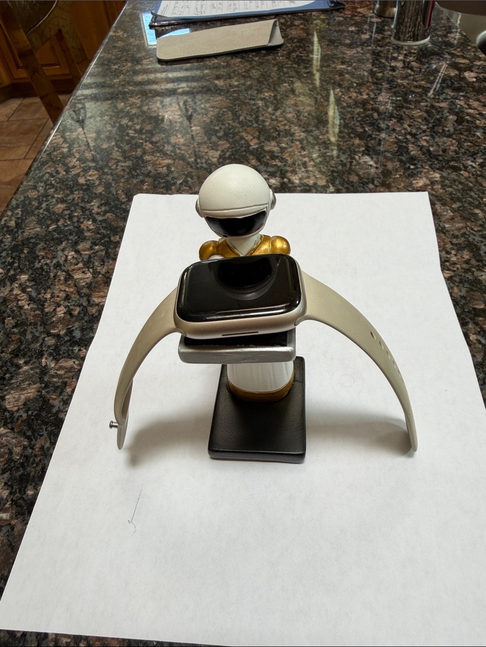 Alien Watch Stand Holder White and Gold - Picture 5 of 5